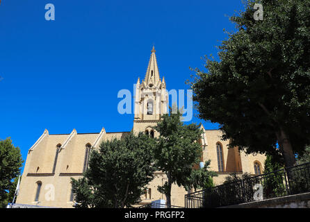 La Chiesa Collegiale Saint Laurent è un eccellente esempio della Francia meridionale in stile gotico. Salon-de-Provence, Francia Foto Stock