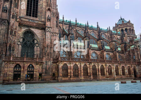 Cattedrale di Notre-dame di Strasburgo o la Cattedrale di Nostra Signora di Strasburgo, noto anche come Strasburgo Minster, è una cattedrale cattolica romana. Foto Stock