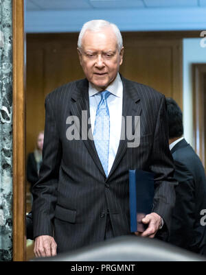 Washington, Stati Uniti d'America. 02oct, 2018. Stati Uniti il senatore Orrin Hatch (Repubblicano dello Utah), presidente del Senato americano commissione delle finanze, arriva per ascoltare la testimonianza di Andrew M. Saulo sulla sua nomina a Commissario della sicurezza sociale in Washington, DC martedì 2 ottobre, 2018. Credito: Ron Sachs/CNP | Utilizzo di credito in tutto il mondo: dpa/Alamy Live News Foto Stock