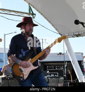 Virginia Beach, Virginia, Stati Uniti d'America. 29Sep, 2018. DEVON ALLMAN rocce spiaggia presso il Neptune Festival in Virginia Beach, Virginia il 29 settembre 2018.foto © Jeff Moore, Credito: Jeff Moore/ZUMA filo/Alamy Live News Foto Stock