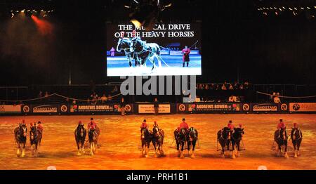 NEC Birmingham, UK. 3° OTT 2018. Unità musicale dei cavalli pesanti. Cavallo dell'anno mostra (HOYS). Il National Exhibition Centre (NEC). Birmingham. Regno Unito. 03/10/2018. Credito: Sport In immagini/Alamy Live News Foto Stock