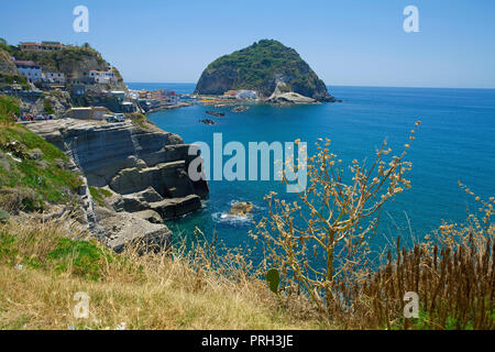 Il pittoresco litorale di Sant' Angelo, Ischia Island, Golfo di Neapel, Italia Foto Stock