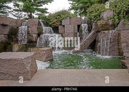 Rock e acqua monumento della FDR Monumento di Washington DC Foto Stock