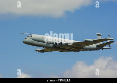 BAE Systems Nimrod MRA4 velivolo marittimo di pattuglia e attacco destinato a sostituire l'Hawker Siddeley Nimrod MR2. Guerra anti sottomarino. ZJ518. Ascellare Foto Stock