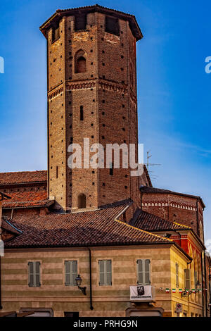 Italia Piemonte Vercelli Via Verdi Torre Avogadro Foto Stock