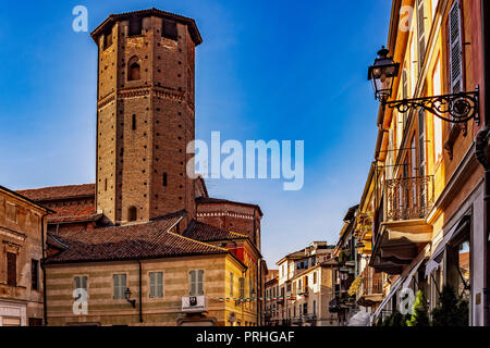 Italia Piemonte Vercelli Via Verdi Torre Avogadro Foto Stock