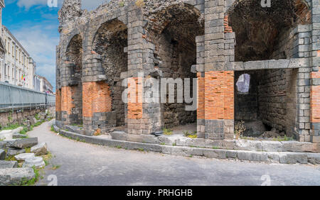 L' odeon presso il teatro romano di Catania, Sicilia, Italia meridionale. Foto Stock