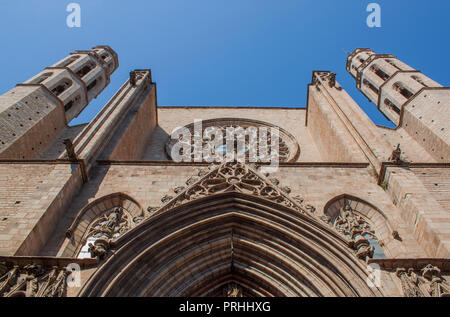 Dettaglio dell'antica Santa Maria del Mare Chiesa (Basilica de Santa Maria del Mar) nel gotico Ribera quartiere di Barcellona, in Catalogna, Spagna Foto Stock