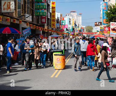 16 febbraio 2018, Lukang Changhua Taiwan : Lugang street view di festa con i turisti affollano il nuovo anno cinese giorno in Lukang Taiwan Foto Stock