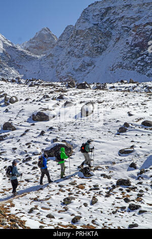 Il trekking salendo verso la Cho Foto Stock