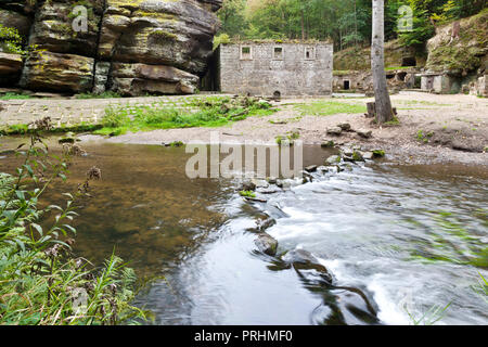 Dolský mlýn, řeka Kamenice, Jetřichovice, národni park České Švýcarsko, Česká republika / Dolsky mulino sul fiume Kamenice, Jetrichovice regione, Cz Foto Stock