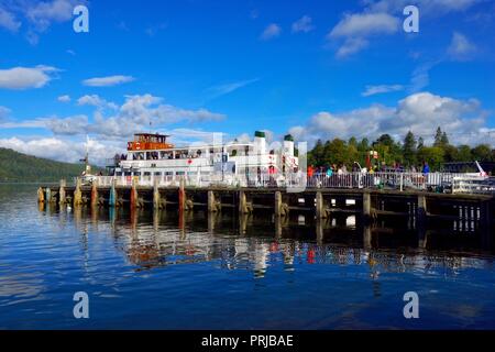 MV Teal, vaporizzatore,nel distretto del lago, Bowness on Windermere,Cumbria,l'Inghilterra,UK Foto Stock