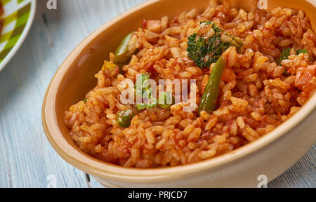 Djuvec , cucina balcanica di cucina tradizionale piatti assortiti, vista dall'alto. Foto Stock