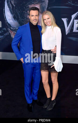 Reid Scott e sua moglie Elspeth Keller frequentando il "Venom' premiere al Regency Village Theatre il 1 ottobre 2018 a Westwood, California. Foto Stock