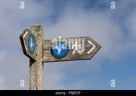 Isola di Anglesey sentiero costiero (Llwybr Arfordirol Ynys Môn) firmare post Foto Stock