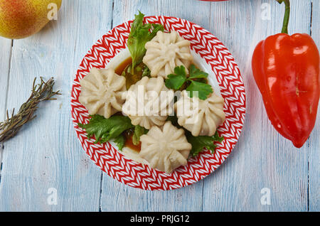 Kawa manta, Uyghur Agnello e gnocchi di zucca , cucina uigura, Asia tradizionali piatti assortiti, vista dall'alto Foto Stock