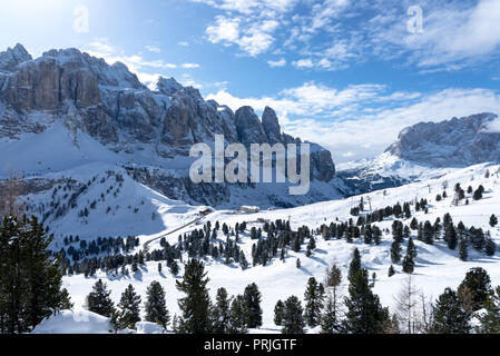 Vista dal Plan de Gralba in Val Gardena area sci in inverno, nei pressi di Bolzano, Alto Adige, Italia Foto Stock