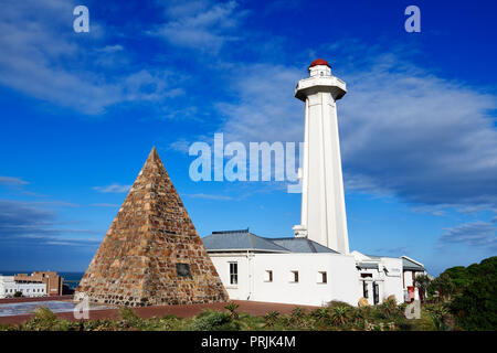 Il Donkin riserva con Piramide e faro, Route 67, Arts-Culture-Heritage-Trail in onore di Nelson Mandela Foto Stock