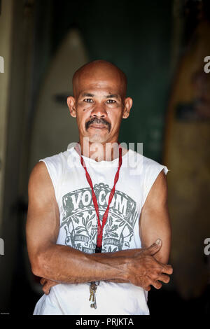 Ritratto di sopravvissuto maschile di 2004 giorni di Santo Stefano tsunami a banda Aceh, Sumatra, Indonesia Foto Stock