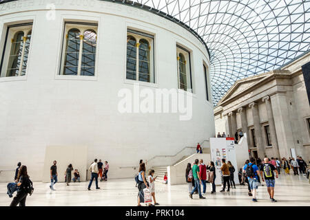 London England,UK,Bloomsbury,The British Museum,human culture history,interior Inside,Great Court,Central quadrangle,tetto in vetro,progettato da Buro Happo Foto Stock