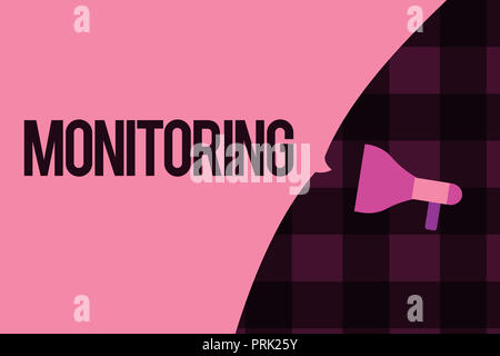 La scrittura della nota mostra il monitoraggio. Business photo vetrina per osservare i progressi di controllo di qualità di qualcosa in un determinato periodo di tempo. Foto Stock