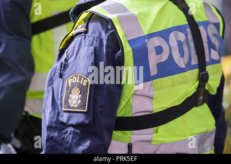 La polizia svedese ufficiale con giubbotto. Foto Stock