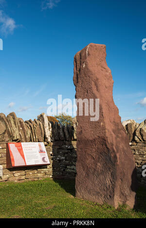 La mezzaluna di pietra, uno dei tre VIII secolo Pictish stones a lato del B9134 a Aberlemno, Angus, Angus, Scozia. Foto Stock