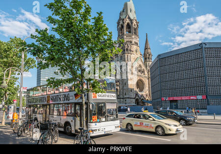 Berlino Kurfuerstendamm di fronte alla Gedaechtnisskirche, Germania Foto Stock