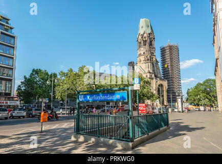 Berlino Kurfuerstendamm di fronte alla Gedaechtnisskirche, Germania Foto Stock