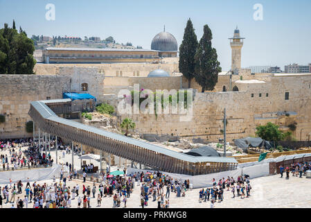 Gerusalemme, Israele - 1 giugno 2015: il Muro Occidentale, il Muro del Pianto o Kotel. Uno dei più importanti santuari religiosi Foto Stock