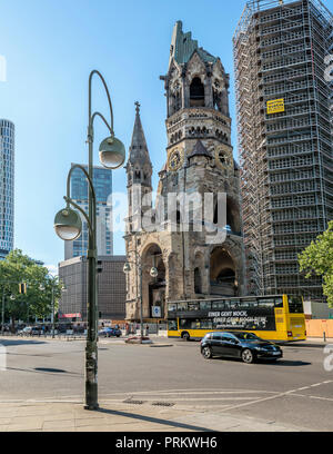 Berlino Kurfuerstendamm di fronte alla Gedaechtnisskirche, Germania Foto Stock