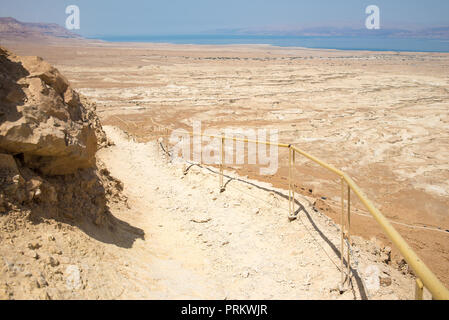 Vista dall'alto dalla fortezza di Masada al Judaean desert Foto Stock
