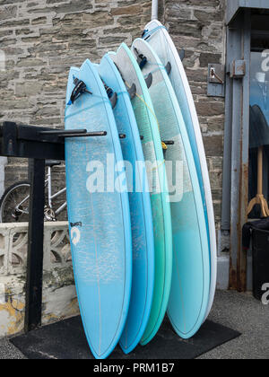 Riflettere il mondo del surf, tavole da surf e attività di navigazione / lifestyle a Newquay, Cornwall. Home di Boardmasters Festival. Foto Stock