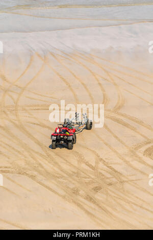 Jet Ski rimorchi sulla spiaggia, un'azienda che offre il Jet Ski giostre e ingaggia a Newquay, Foto Stock