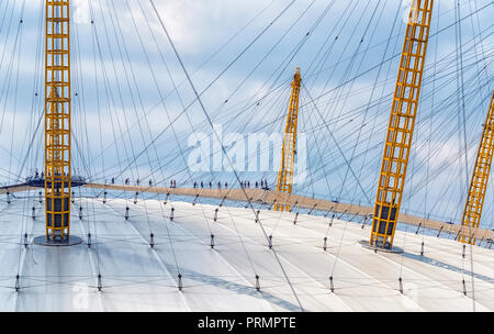 L'Arena O2 tetto a piedi, Londra, Inghilterra Foto Stock