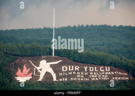 Dur Yolcu memorial nella foresta di pini sulla penisola di Gallipoli in Turchia Foto Stock