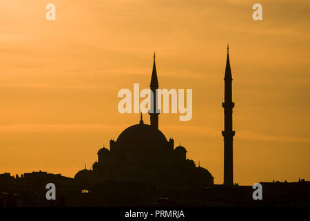 Moschea al tramonto a Istanbul, Turchia Foto Stock