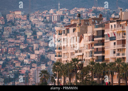 Appartamenti sul lungomare di Izmir, Turchia Foto Stock