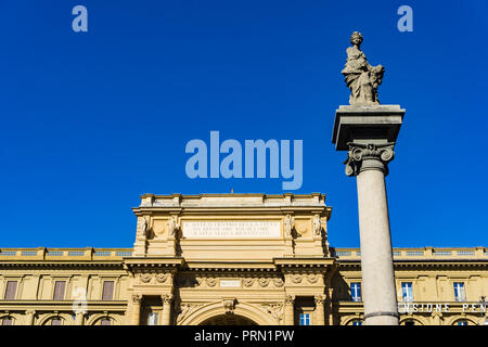 Visualizzare la colonna di abbondanza in Piazza della Repubblica a Firenze, Italia Foto Stock