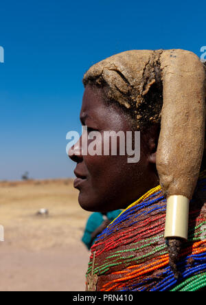 Tribù Mumuhuila ritratto di donna, Provincia di Huila, Chibia, Angola Foto Stock
