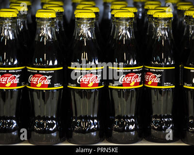 Kiev, Ucraina. 2 Ottobre, 2018. Zucchero libero Coca-Cola bottiglie in vetro visto in un negozio. Credito: Igor Golovniov SOPA/images/ZUMA filo/Alamy Live News Foto Stock