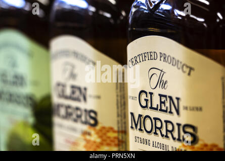 Kiev, Ucraina. 2 Ottobre, 2018. Glen Morris originale drink forte è visto in un negozio. Ucraino marca di whiskey. Credito: Igor Golovniov SOPA/images/ZUMA filo/Alamy Live News Foto Stock