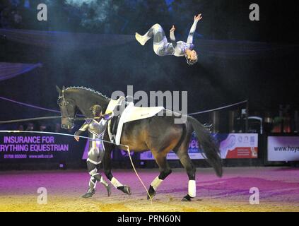 NEC Birmingham, UK. 3° OTT 2018. GB vaulting team. Cavallo dell'anno mostra (HOYS). Il National Exhibition Centre (NEC). Birmingham. Regno Unito. 03/10/2018. Credito: Sport In immagini/Alamy Live News Foto Stock