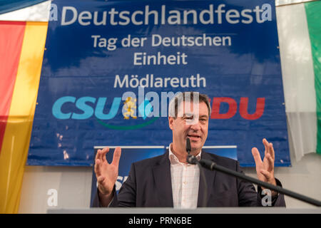 Moedlareuth, Turingia. 03 ott 2018. Markus Söder (CSU), il Primo Ministro della Baviera, parla in un rettangolo di selezione su unità tedesca giorno. La CSU e CDU associazioni dalla Turingia e Sassonia si celebra il festival tedesco nel villaggio di Mödlareuth, precedentemente divisi dal confine interno-tedesco. Credito: Arifoto ug/Michael Reichel/dpa-Zentralbild/dpa/Alamy Live News Foto Stock