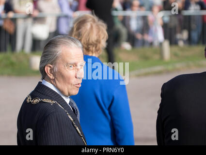 Il Joff Centro Giovanile, Peacehaven, East Sussex, Regno Unito. Il 3 ottobre 2018. Il principe Harry e Meghan Markle fanno la loro prima visita ufficiale per le contee di West e East Sussex come il Duca e la Duchessa di Sussex. . Credito: Newspics Regno Unito Sud/Alamy Live News Foto Stock