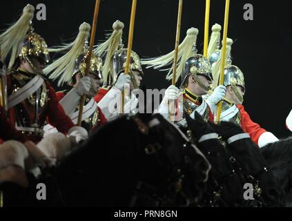NEC Birmingham, UK. 3° OTT 2018. La famiglia di cavalleria reggimento montato musical ride. Cavallo dell'anno mostra (HOYS). Il National Exhibition Centre (NEC). Birmingham. Regno Unito. 03/10/2018. Credito: Sport In immagini/Alamy Live News Foto Stock