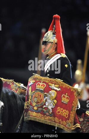 NEC Birmingham, UK. 3° OTT 2018. La famiglia di cavalleria reggimento montato musical ride. Cavallo dell'anno mostra (HOYS). Il National Exhibition Centre (NEC). Birmingham. Regno Unito. 03/10/2018. Credito: Sport In immagini/Alamy Live News Foto Stock