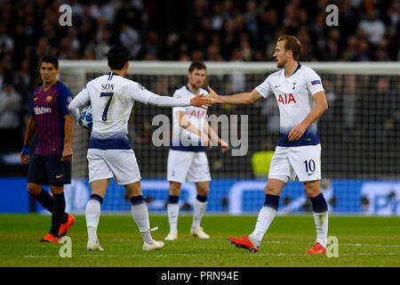 Harry Kane del Tottenham festeggia dopo aver segnato il suo lati primo obiettivo Gruppo B match di UEFA Champions League tra Tottenham Hotspurs e FC Barcellona allo Stadio di Wembley in ottobre 03, 2018 a Londra, Inghilterra. Foto Stock