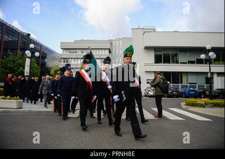 Cracovia in Polonia. 4 Ott 2018. Organi di ateneo con costumi sono visto durante l inaugurazione del centesimo anno accademico di AGH Università di scienza e tecnologia. Credito: Omar Marques/SOPA Immagini/ZUMA filo/Alamy Live News Foto Stock