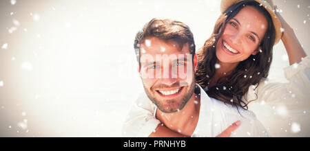 Immagine composita dell'uomo facendo piggy-back a ragazza Foto Stock